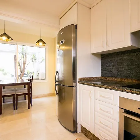 Townhouse In El Duque アデヘ