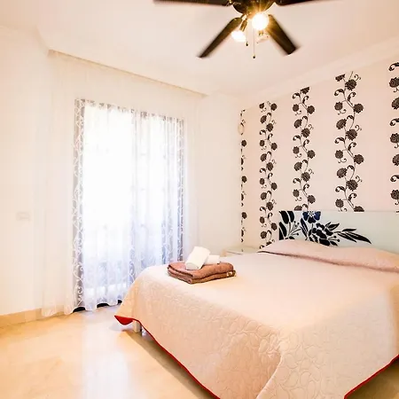 Townhouse In El Duque アデヘ
