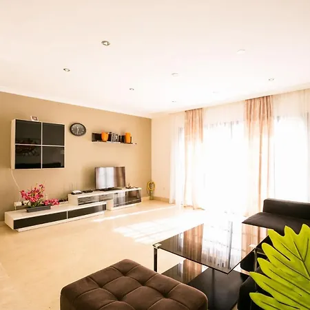 Townhouse In El Duque 別荘 アデヘ
