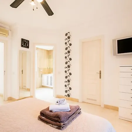 Townhouse In El Duque アデヘ