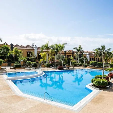 Townhouse In El Duque アデヘ