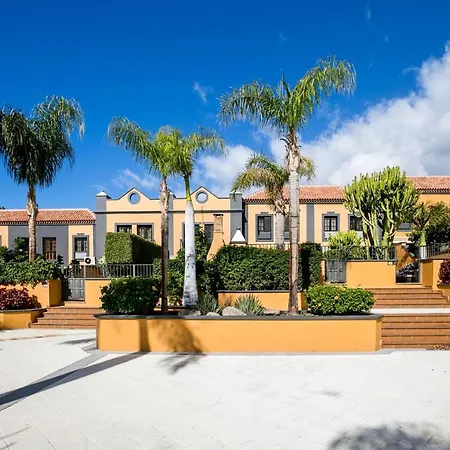 Townhouse In El Duque Nyaraló