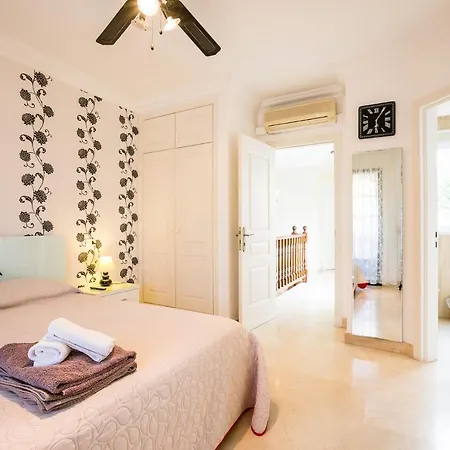 Nyaraló Townhouse In El Duque *